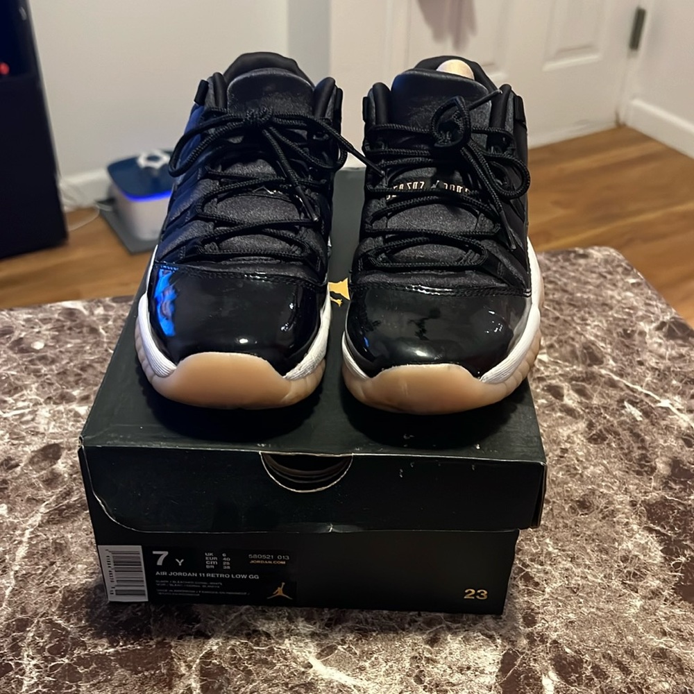 Air Jordan 11 retro low sneakers great condition